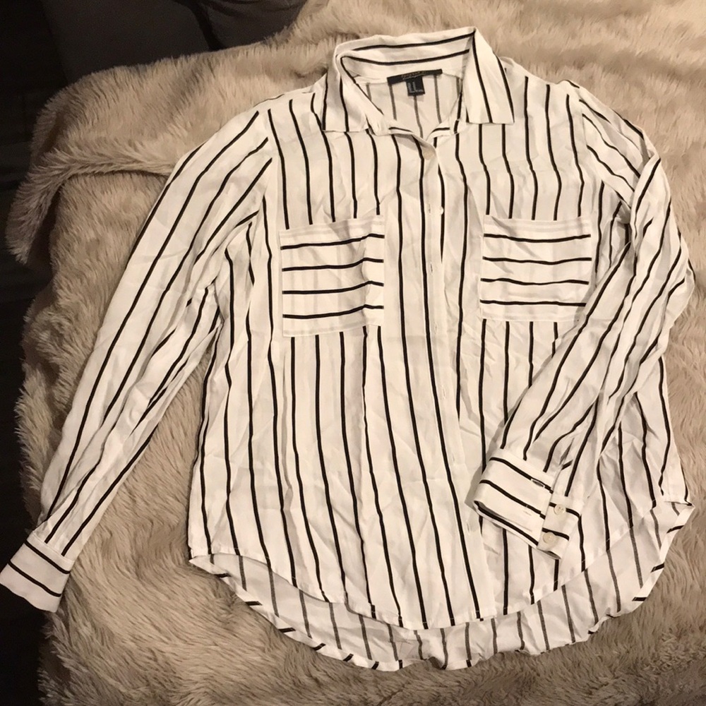 Striped collar shirt